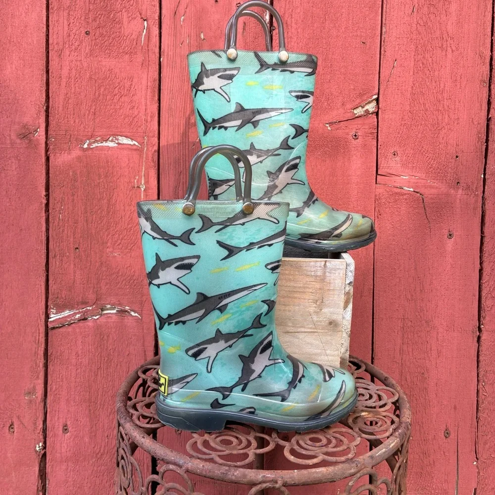 Toddler Shark Light Up Rain Boots Size 9 Pull Handles Ocean Green Blue EU 25